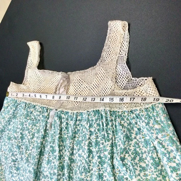 Frippery Women's Blue Green Crochet Floral Lace Trim Sleeveless Top Size Medium - Picture 9 of 12